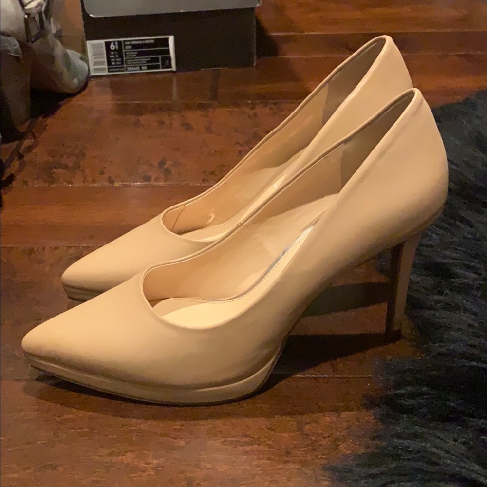Nude pumps Jessica Simpson